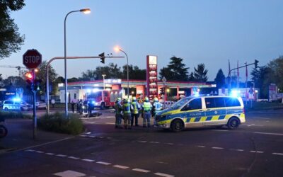 FW Pulheim: Unfall zwischen Motorrad und PKW