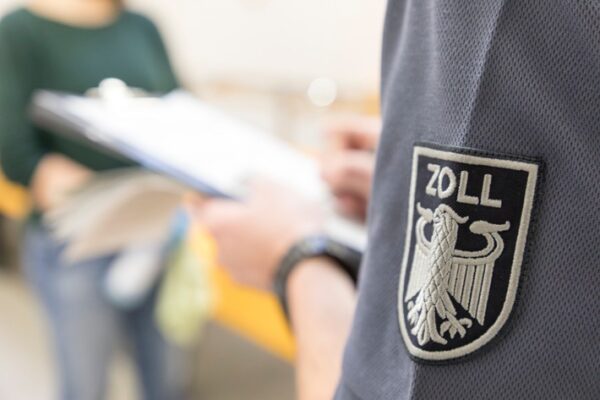 HZA-AC: Zoll prüft Friseur- und Kosmetikbranche in der Region
