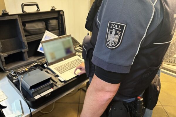 HZA-BI: Gemeinsamen Kontrollaktion von Zoll, Bezirksregierung und Ordnungsamt in Bielefelder Innenstadt/Aufbauarbeiten des Leinewebermarktes im Fokus