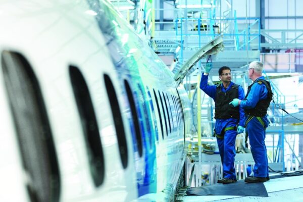 Fachkräftemangel wird zum strategischen Risiko / Gezielte Personalstrategien für Verteidigungs- und Sicherheitsindustrie / Neue Branchenanalyse „Aerospace & Defense Outlook 2025“ der ManpowerGroup