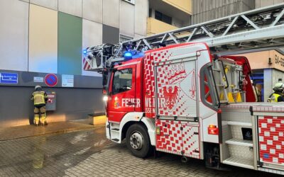 FW-E: Feuer im Hochhaus – Brand schnell unter Kontrolle