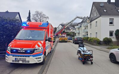 FW-EN: Rettungsdienst mit Drehleiter unterstützt