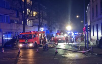 FW Düren: Feuerwehr Düren löscht Brand in einem Wohngebäude im Stadtteil Birkesdorf