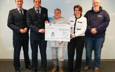 POL-HA: Spendenübergabe nach Benefizkonzert – FUKS e.V. überreicht symbolischen Spendenscheck über 8.000 Euro an Unsichtbar e.V.