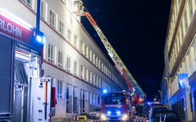 FW-MK: Verpuffung in Mehrfamilienhaus