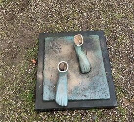 POL-ME: Fast drei Meter hohe Bronzefigur von Friedhof entwendet – 2601106