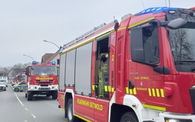 FW-DT: Gemeldete Explosion in Mehrfamilienhaus