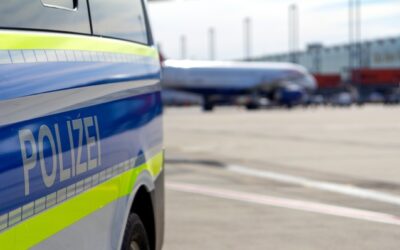 BPOL NRW: Bundespolizei stellt per Haftbefehl gesuchten Mann am Flughafen Köln/Bonn fest