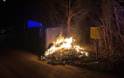 POL-AC: Unbekannte setzen Glascontainer in Brand