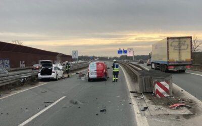 POL-BI: Unfall im Feierabendverkehr mit Verletzten