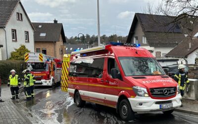 FW Rösrath: Brand in Lüftungsanlage – Feuerwehreinsatz während Forsbacher Karnevalszug