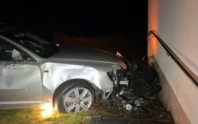 POL-GM: Alkoholisierter 34-Jähriger kommt von Straße ab