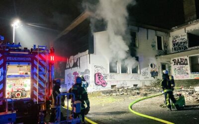 FW-BO: Rauchentwicklung in leerstehendem Gebäude – Feuerwehr verhindert Brandausbreitung