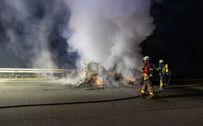 FW Porta Westfalica: 03.03.2026 – A2: PKW in Vollbrand
