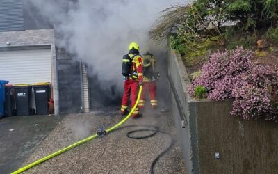 FW-Heiligenhaus: Brennender PKW in Garage