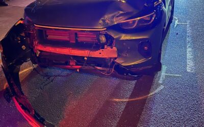 POL-BI: Mercedes-Fahrer nach verbotenem Rennen mit Unfall gesucht