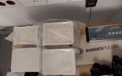 BPOL NRW: Fahndungserfolg im Rahmen der vorübergehend wiedereingeführten Grenzkontrollen; Spanier mit 2,2 Kilogramm Methamphetamin (Crystal-Meth) im Wert von 151 000 Euro auf der Autobahn 61 festgenommen