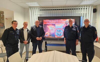 FW-MK: Digitale Zukunft für die Feuerwehr: Förderverein der Löschgruppe Sümmern rüstet mit neuem Medienboard auf