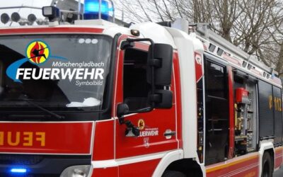 FW-MG: Industriehalle vollständig ausgebrannt – Großaufgebot der Feuerwehr verhindert Übergreifen der Flammen