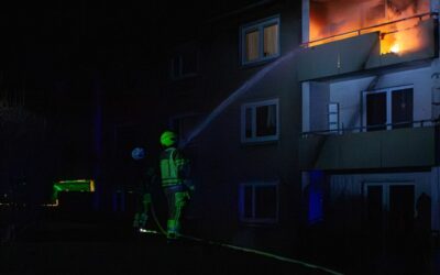 FW-MK: Brennender Balkon in der Nacht auf Mittwoch