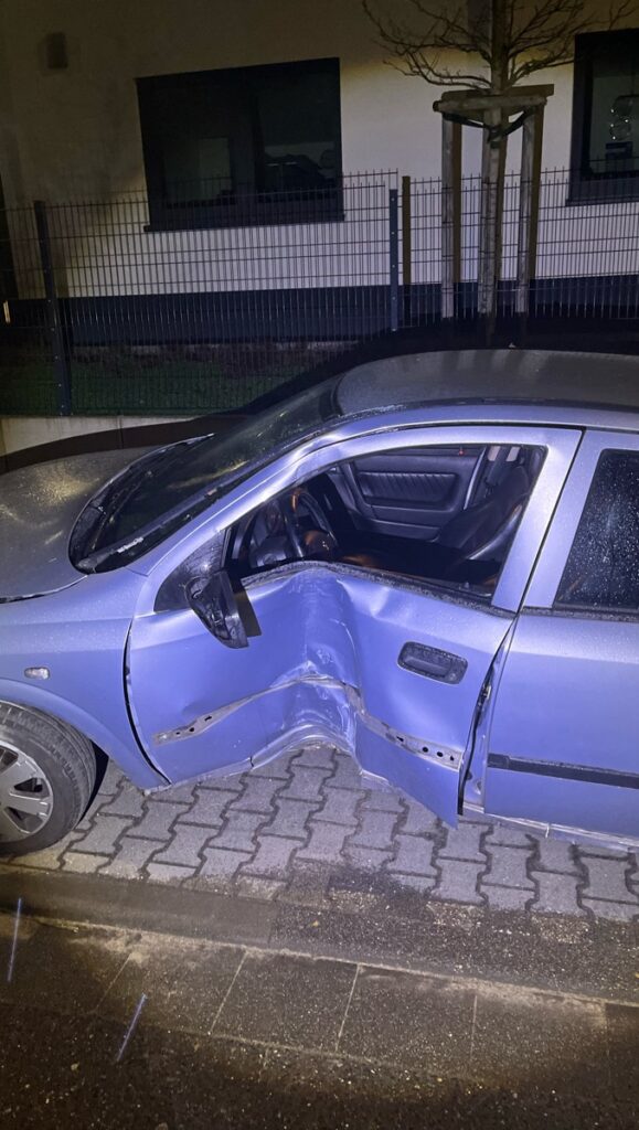 POL-MG: Diensthund Muffin erschnüffelt erfolgreich flüchtigen Fahrzeugführer nach Verkehrsunfallflucht