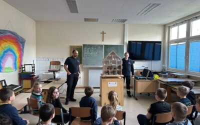 FW-OE: Tag der Feuerwehr an der St. Katharina Grundschule Heinsberg