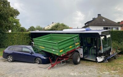 FW Bad Honnef: Gelenkbus in Vollbrand auf der A3