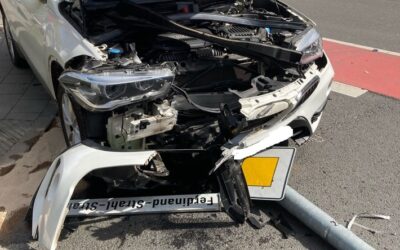 POL-MG: POL-MG: Verkehrsunfall auf der Ferdinand-Strahl-Str./Aachener Straße: 75-jähriger PKW-Führer schwer verletzt