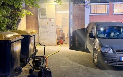 FW Mettmann: Brand in einem Geschäftshaus