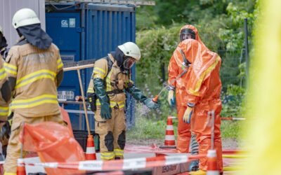 FW-GL: Ammoniakaustritt in Nebengebäude des Evangelischen Krankenhauses – Feuerwehr Bergisch Gladbach im Gefahrstoffeinsatz