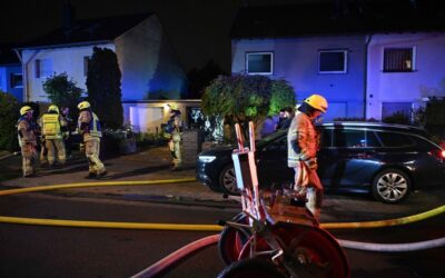 FW Pulheim: Garagenbrand in Pulheim-Brauweiler