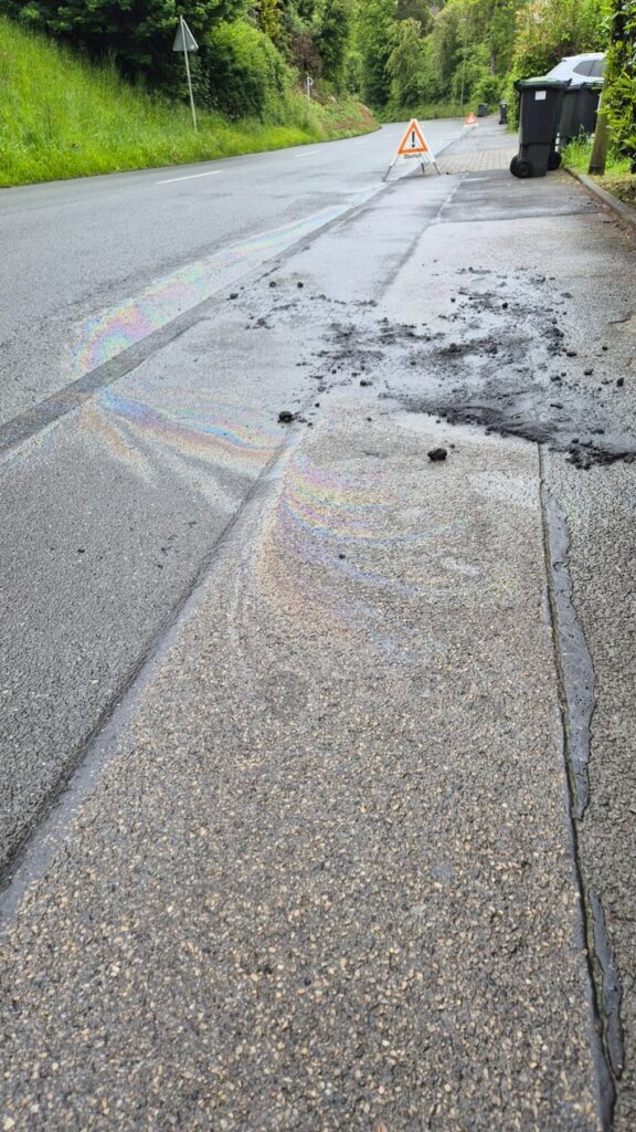 FW-EN: Wetter – Ölspur im Ortsteil Wengern