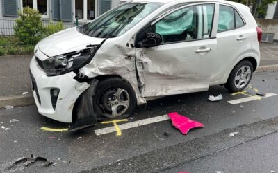 POL-RBK: Bergisch Gladbach – Kollision zweier Autos