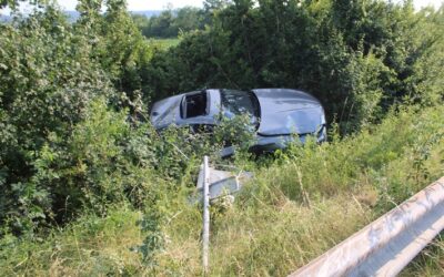 POL-MI: Pkw überschlägt sich an der Ausfahrt zur B482