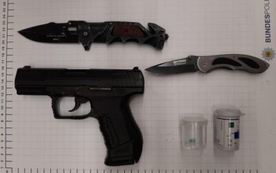 BPOL NRW: Waffenfund bei Grenzkontrolle: Bundespolizei stellt Machete, Messer und Totschläger sicher
