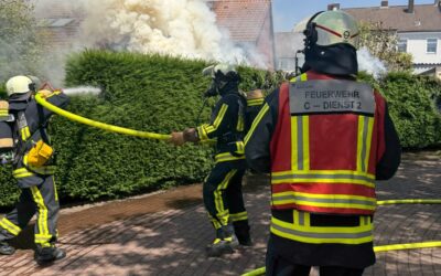 FW-BO: Rauchentwicklung in Garagenhof – Zwei Personen leicht verletzt