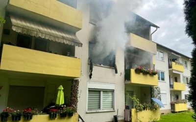 FW-E: Ausgedehnter Zimmerbrand in Essen-Frillendorf – Mehrfamilienhaus derzeit nicht bewohnbar