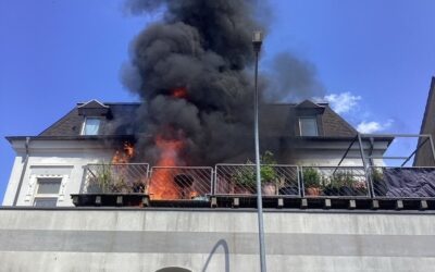 FW-BO: Balkonbrand greift auf Wohnungen über