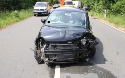 POL-MI: Zwei Verletzte und hoher Sachschaden nach Verkehrsunfall auf der Lübbecker Straße (B65)