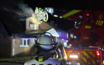 FW-WRN: Dachstuhlbrand in Werne – Feuerwehr verhindert Ausbreitung des Feuers