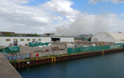 FW-DO: Brand auf einem Recyclingbetrieb im Dortmunder Hafen
