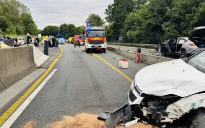 FW-MH: Verkehrsunfall auf der BAB 40 – mehrere verletzte Personen