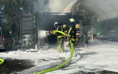 FW-BO: Brand von zwei Überseecontainern in Bochum-Wattenscheid – Starke Rauchentwicklung im Bereich der Lohrheidestraße