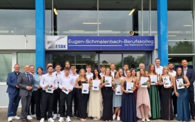 POL-MK: Zeugnisvergabe im Bildungsgang Fachoberschule Polizei – 22 Absolventinnen und Absolventen freuen sich über Fachabitur