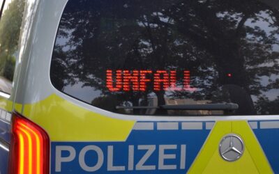 POL-ME: Hoher Sachschaden bei Unfall: Auto fiel auf die Seite – Fahrer leicht verletzt – 2607064