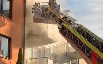 FW-E: Feuer auf Balkon im Nordviertel – Brand bleibt auf Außenbereich begrenzt