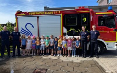 FW-KLE: Vorschulkinder des Kindergarten Gänseblümchen lernen den richtigen Umgang mit Feuer