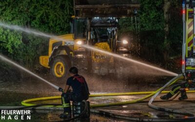 FW Hagen: Brand auf Kompostierungsanlage, stundenlanger Einsatz für die Feuerwehr