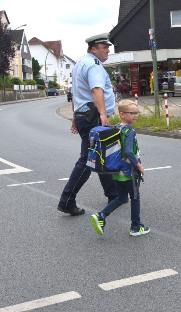POL-BI: „Sicherer Schulweg“ – Warum können sich Umwege lohnen?