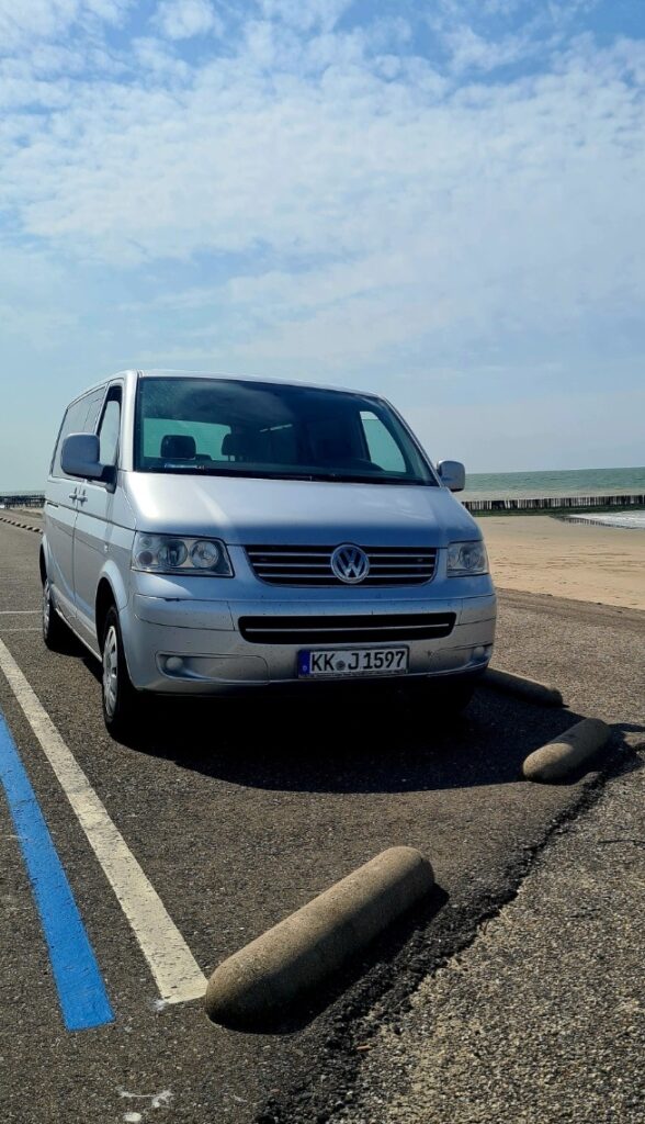 POL-VIE: Nettetal-Kaldenkirchen: Unbekannte stehlen VW-Bus – Kripo sucht Zeuginnen und Zeugen